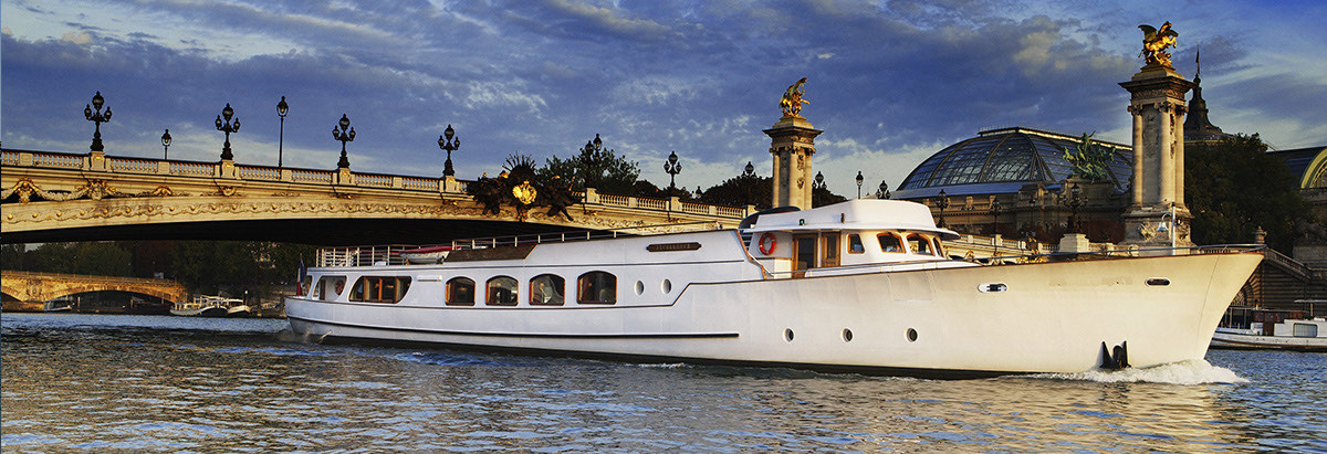 Organising a Company Anniversary aboard a Boat in Paris