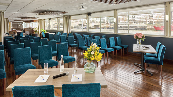 Organising Seminars aboard a Boat in Paris — atmosphere 2
