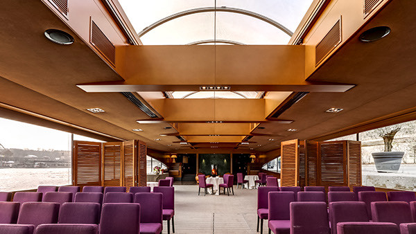 Organising Seminars aboard a Boat in Paris — atmosphere 3