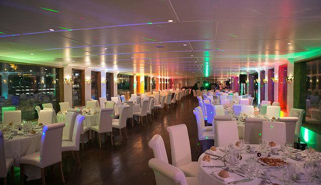 Organising Corporate Evenings aboard a Boat in Paris — atmosphere 2