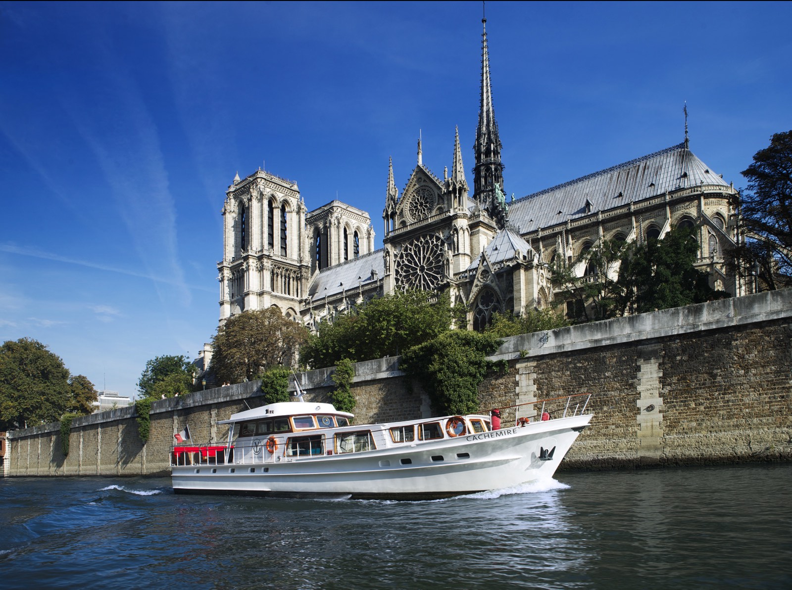 Yacht Hire in Paris — atmosphere 2