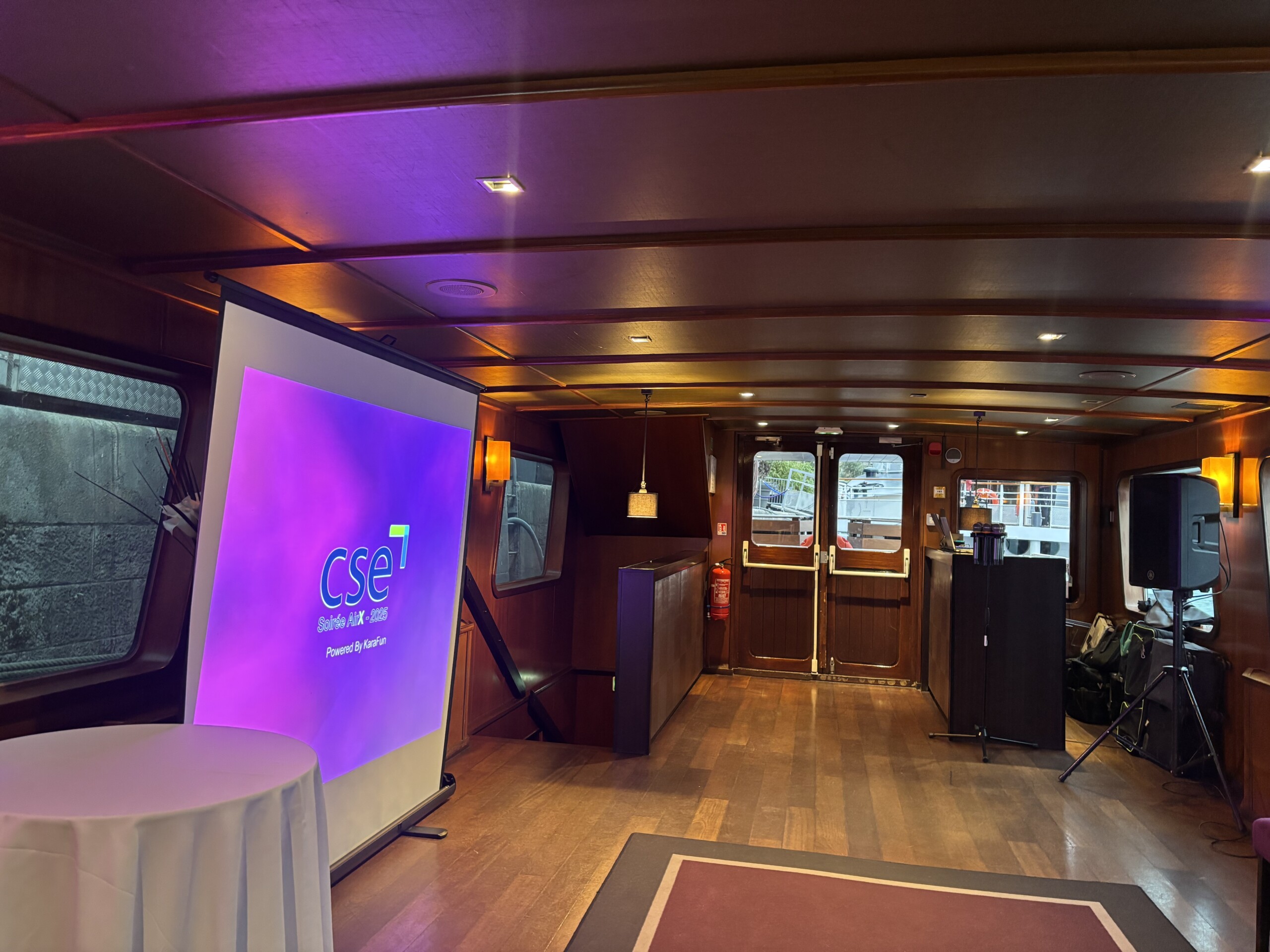 Seine en bateaux cocktail croisiere karaoke Seine en bateaux cocktail croisiere karaoke